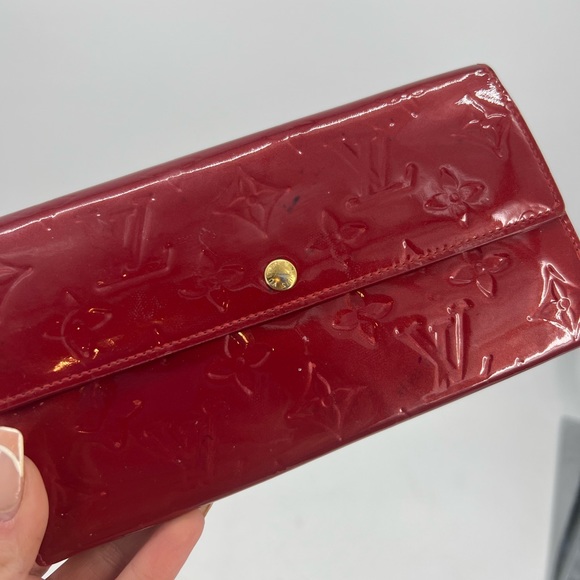 Louis Vuitton Vernis Sarah Wallet - Picture 8 of 11